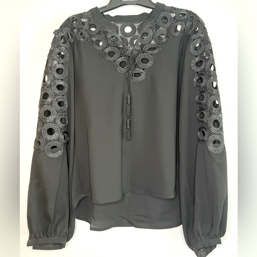 NWOT Gracia Black Top w/Lace Detail sz M